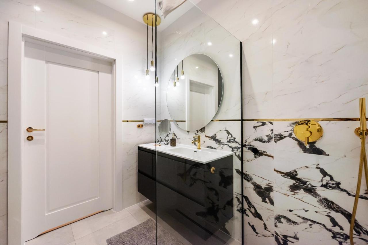 Wola Marble Apartment Warsaw Exterior photo